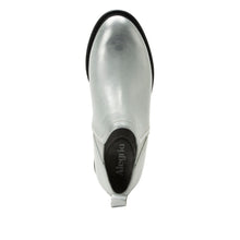 Load image into Gallery viewer, Merle Silver White