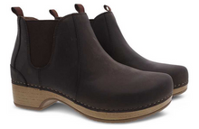 Load image into Gallery viewer, Becka Oiled Brown Pull-Up