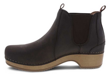 Load image into Gallery viewer, Becka Oiled Brown Pull-Up