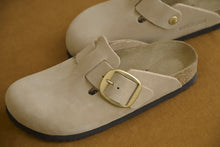 Load image into Gallery viewer, Boston Big Buckle Tobacco Brown Oiled Leather