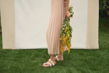 Load image into Gallery viewer, Mayari Flowers Light Rose Leather