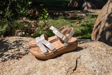 Load image into Gallery viewer, Blinda Champagne Sandal