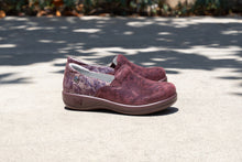 Load image into Gallery viewer, Keli Glimmer Burgundy