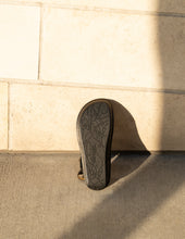 Load image into Gallery viewer, Vienna Swirling Bronze