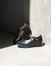 Load image into Gallery viewer, Winslett Smoked Black